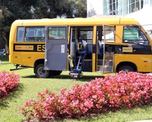 entrega-de-mais-um-onibus-escolar-para-a-secretaria-de-educacao-esportes-e-cultura-ii.jpg