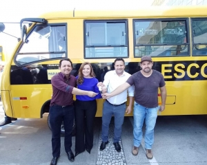 entrega-de-mais-um-onibus-escolar-para-a-secretaria-de-educacao-esportes-e-cultura-iii.jpg