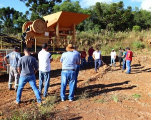 prefeito-vitorio-antunes-de-paula-anuncia-a-reativacao-do-britador-municipal-vii.jpg