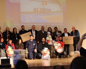 prefeito-vitorio-antunes-de-paula-participa-da-entrega-de-tablets-e-kit-de-robotica-aos-colegios-estaduais-de-reserva-do-iguacu-ii.jpg