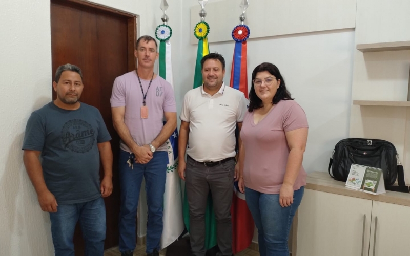 TÉCNICO DA ITAIPU BINACIONAL VISITA RESERVA DO IGUAÇU