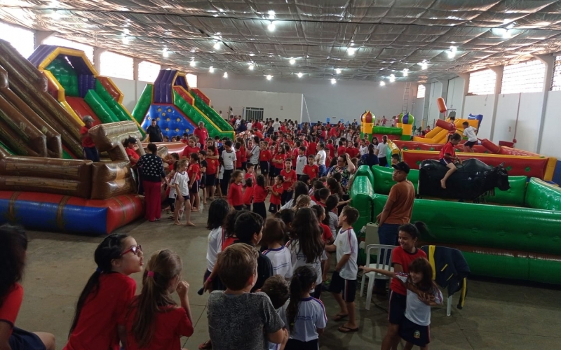 ADMINISTRAÇÃO MUNICIPAL PROPORCIONA DIA DE MUITA DIVERSÃO PARA OS ALUNOS DA REDE MUNICIPAL DE ENSINO