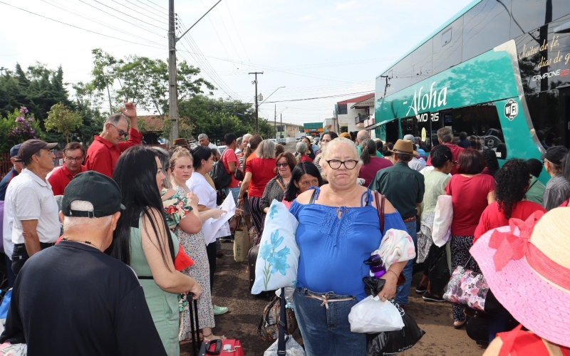 GRUPO DA MELHOR IDADE DE RESERVA DO IGUAÇU PARTE PARA APARECIDA DO NORTE/SP EM VIAGEM PROMOVIDA PELA SECRETARIA DE ASSIS