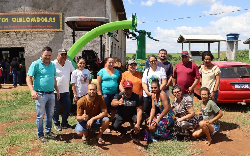 ENSILADEIRA É ENTREGUE PARA A COMUNIDADE QUILOMBOLA