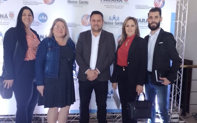 A SECRETÁRIA DE ASSISTÊNCIA SOCIAL CIRENE ANTUNES DA ROSA E TÉCNICOS ACOMPANHAM PREFEITO VITÓRIO ANTUNES DE PAULA