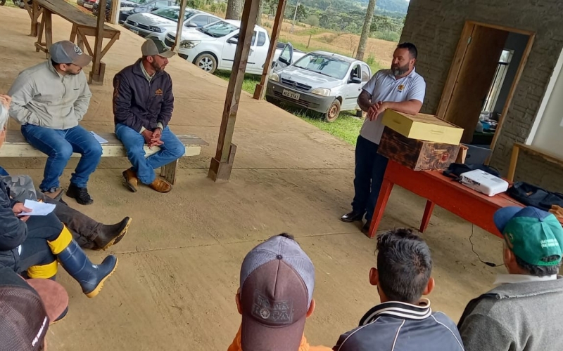 CURSO DE APICULTURA OFERTADO NA COMUNIDADE NOSSA SENHORA DE FÁTIMA