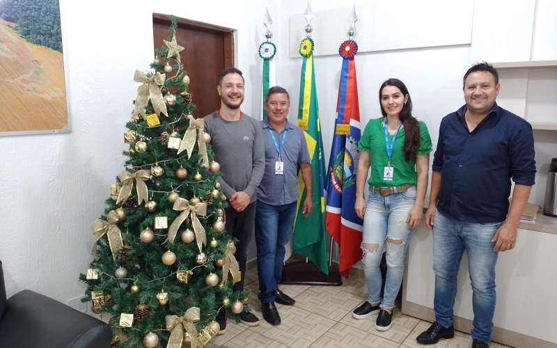 PREFEITO VITÓRIO ANTUNES DE PAULA RECEBE A VISITA DOS REPRESENTANTES REGIONAIS DA SEJUF