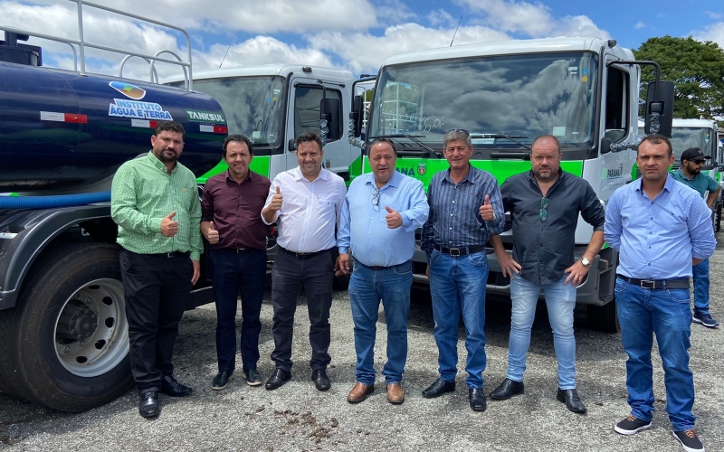 PREFEITO VITÓRIO ANTUNES DE PAULA RECEBE CAMINHÃO-PIPA DO GOVERNO DO ESTADO PELA INDICAÇÃO DO DEPUTADO ESTADUAL HUSSEIN 