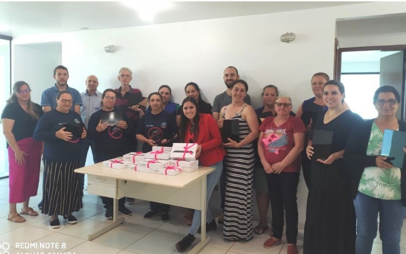 ENTREGA DE TABLETS AS AGENTES COMUNITÁRIAS DE SAÚDE E AGENTES DE COMBATE A ENDEMIAS